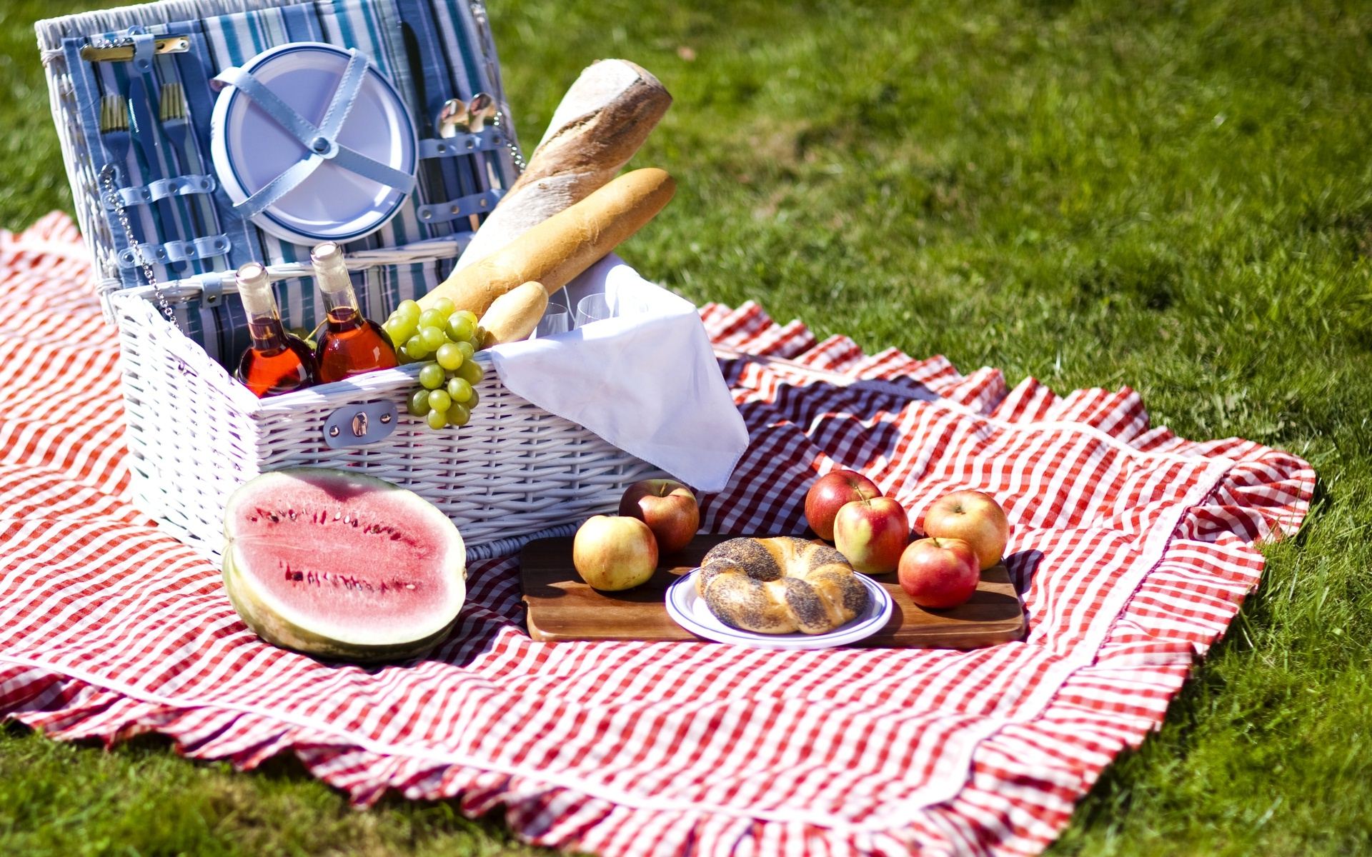 Post Summer Picnic: All The Essentials For An End Of Season Gathering